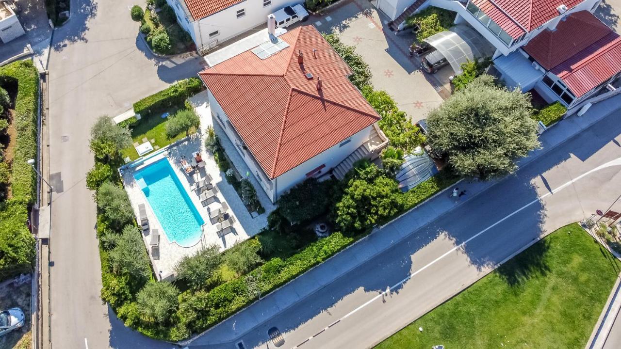 Meri Baška Buitenkant foto