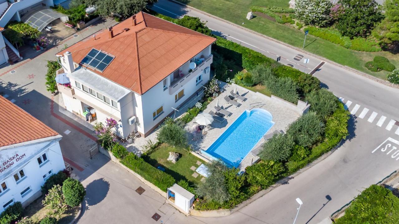 Meri Baška Buitenkant foto