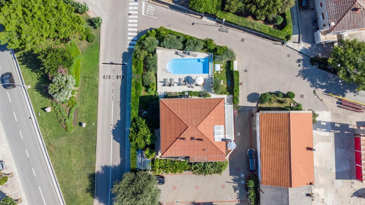 Meri Baška Buitenkant foto